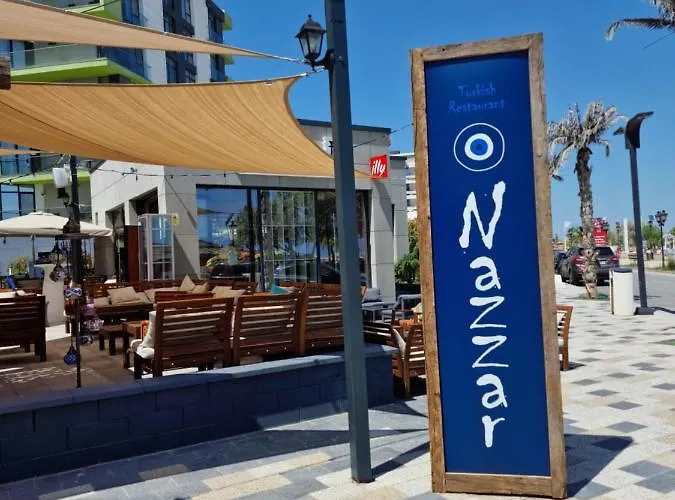 Nasty 24 Pool & Mamaia Nord Apartamento 3*