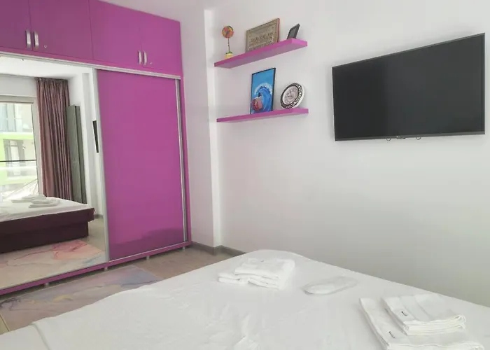 Nasty 24 Pool & Mamaia Nord Apartamento 3*