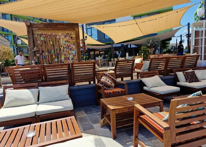 Nasty 24 Pool & Mamaia Nord 3* Năvodari