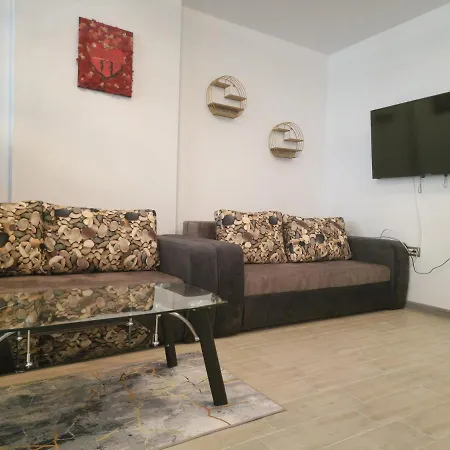 Nasty 24 Pool & Mamaia Nord