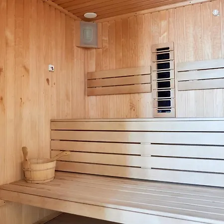 Nasty 24 Pool & Mamaia Nord Apartment Navodari