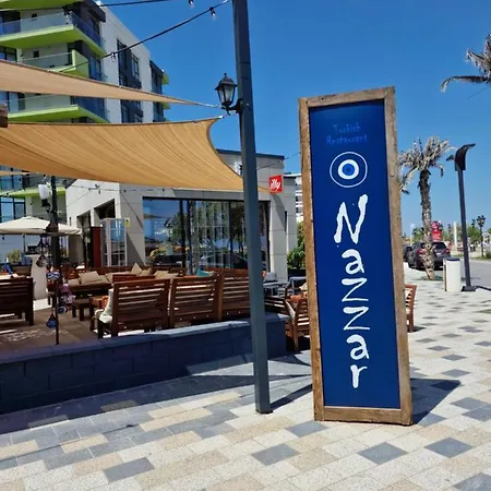 Nasty 24 Pool & Mamaia Nord Apartamento 3*