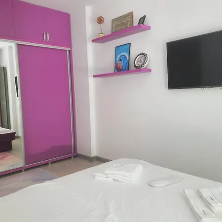 Nasty 24 Pool & Mamaia Nord Apartment *