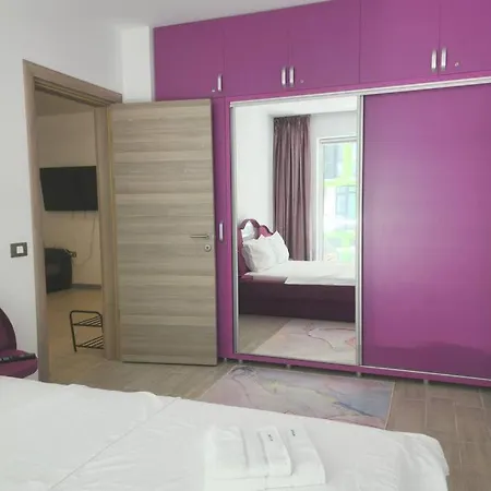 Nasty 24 Pool & Mamaia Nord Apartment *