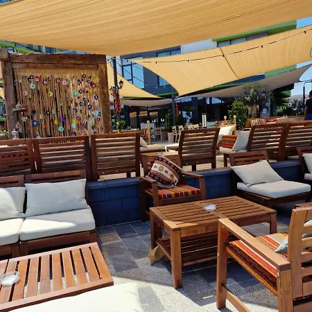 Nasty 24 Pool & Mamaia Nord 3* Năvodari